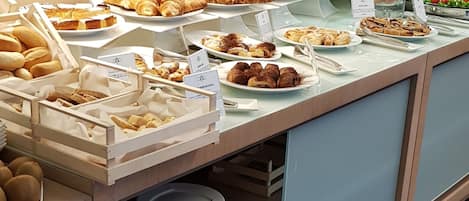 Tägliches Frühstücksbuffet gegen Gebühr