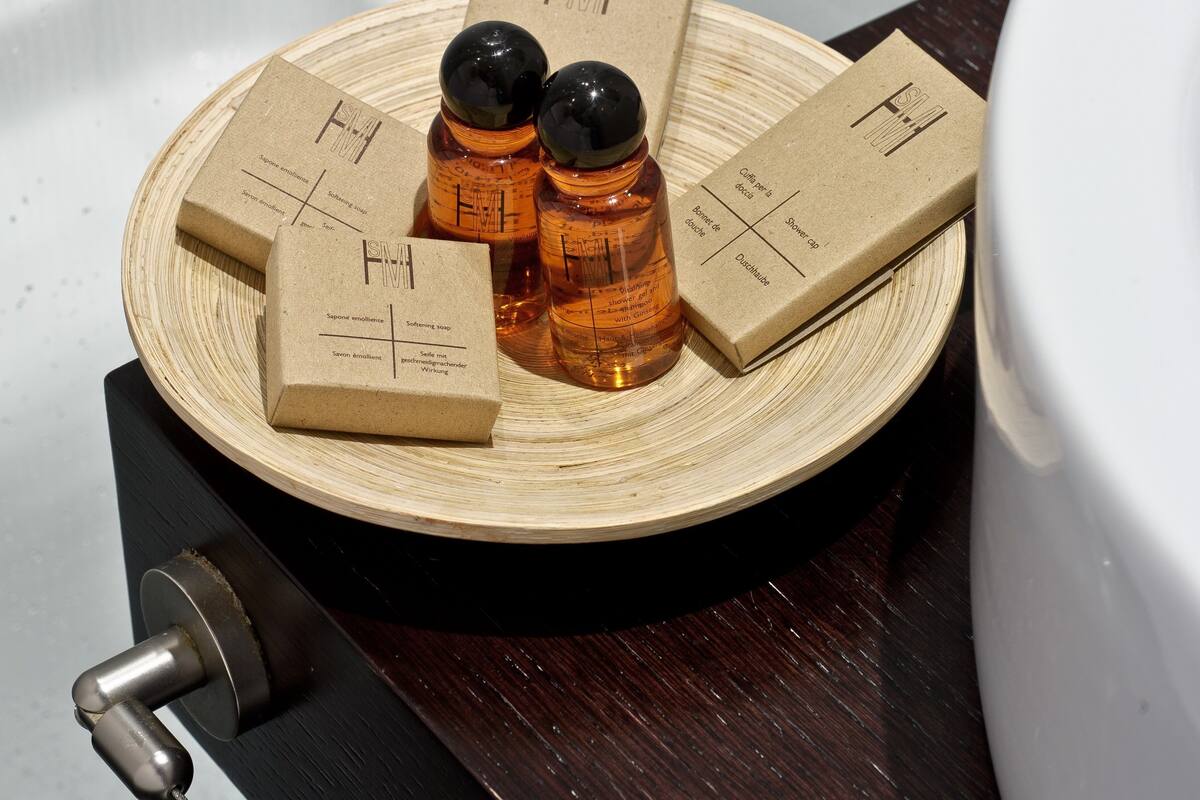 shower, free toiletries, hair dryer, bidet