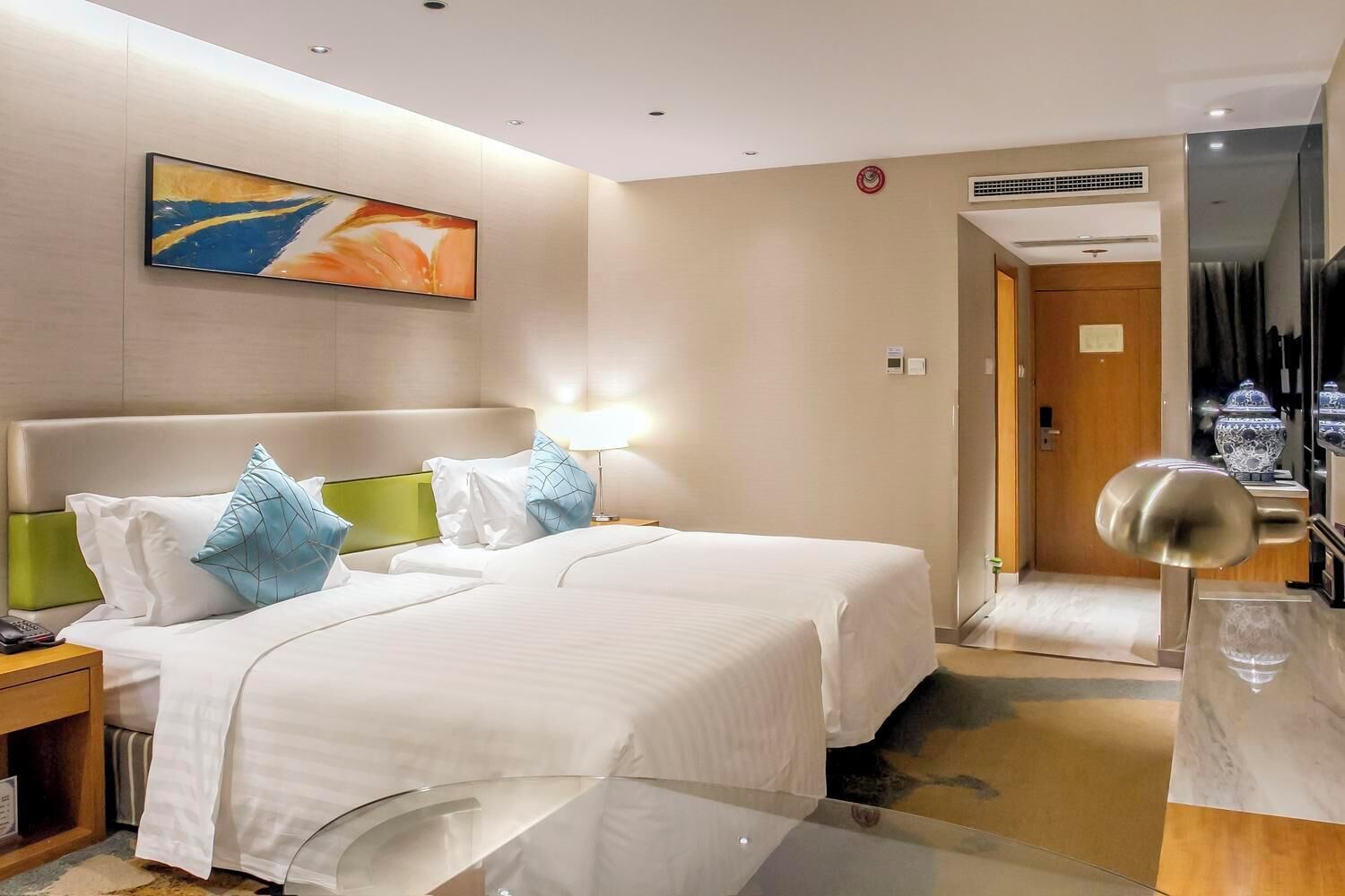 Premium bedding, down comforters, minibar, in-room safe