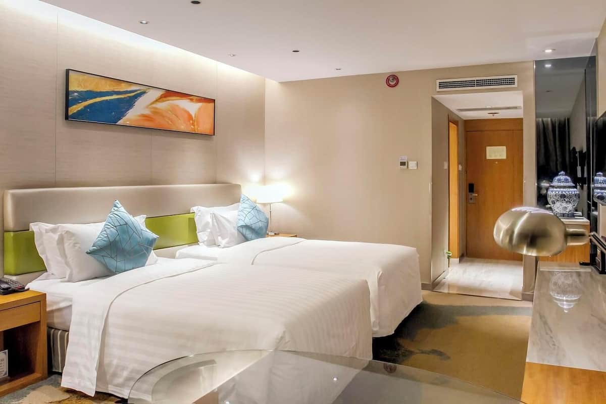 Luxe beddengoed, donsdekens, een minibar, een kluis op de kamer