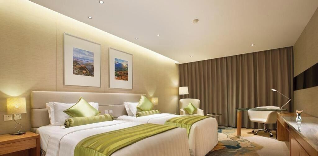 Roupas de cama premium, edredons de pluma, frigobar, cofres nos quartos