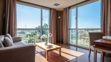 Suite junior | 1 habitación, minibar, caja de seguridad en la habitación y escritorio