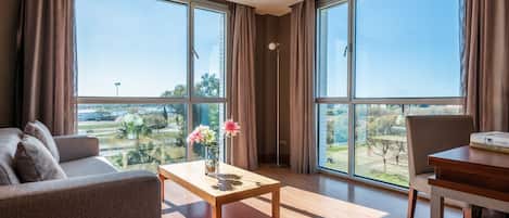 Suite junior | 1 habitación, minibar, caja de seguridad en la habitación y escritorio