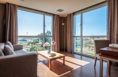 Junior Suite | 1 bedroom, minibar, in-room safe, desk
