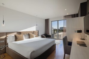 Minibar, in-room safe, desk, blackout drapes - Hotel SB BCN Events 4 Sup (Castelldefels)