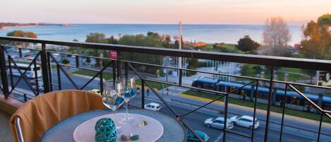 Dobbelt- eller tomannsrom, sjøutsikt | Terrasse/patio