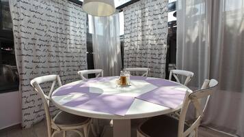 Café da manhã com buffet grátis todos os dias