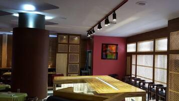 Lobby-lounge