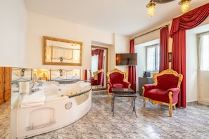 Minibar, coffres-forts dans les chambres, décoration personnalisée