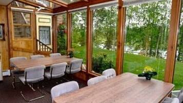 Free continental breakfast