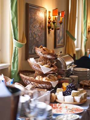 Daily buffet breakfast (EUR 21 per person)