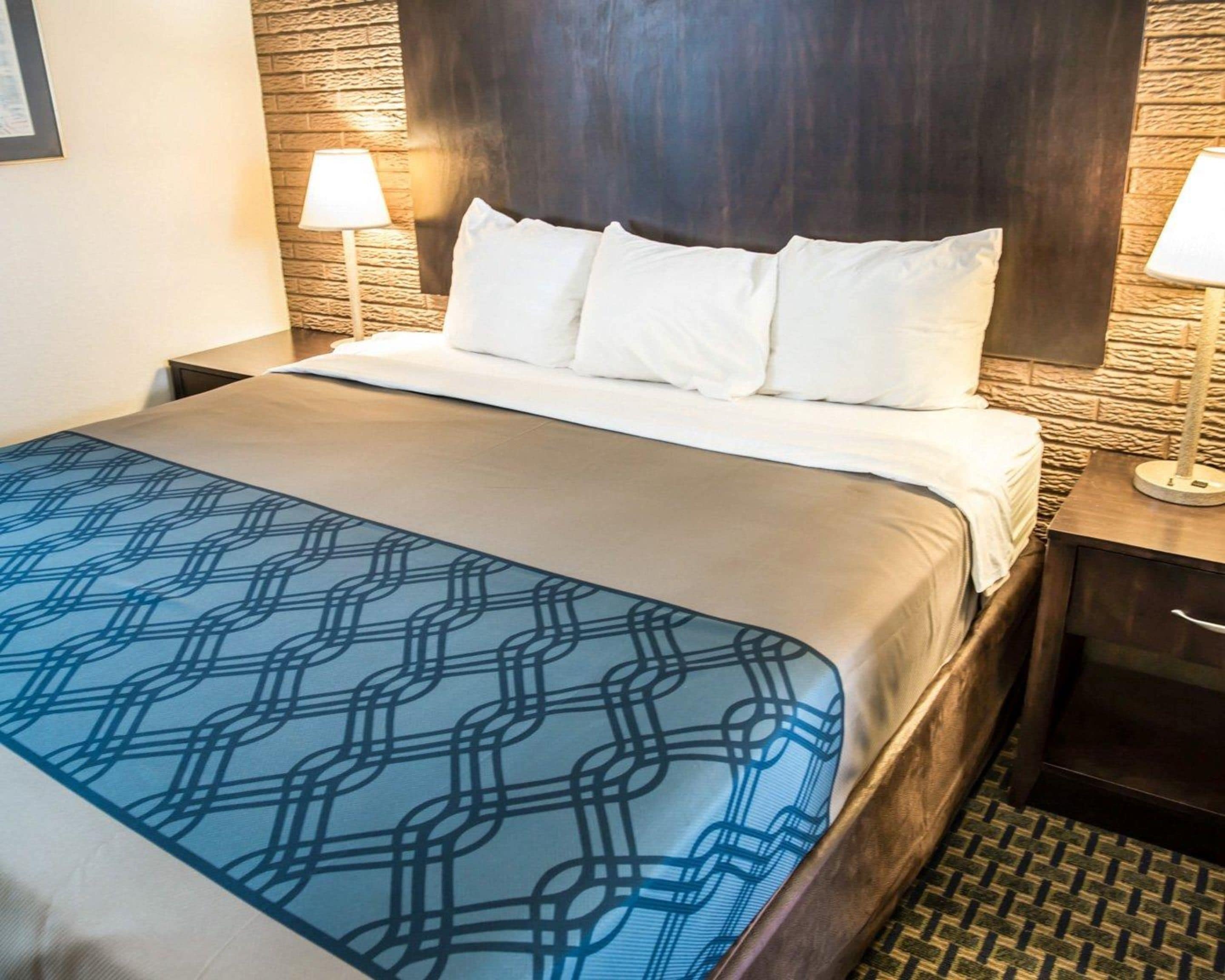 room, 1 queen bed, accessible, non smoking | free wifi, bed sheets