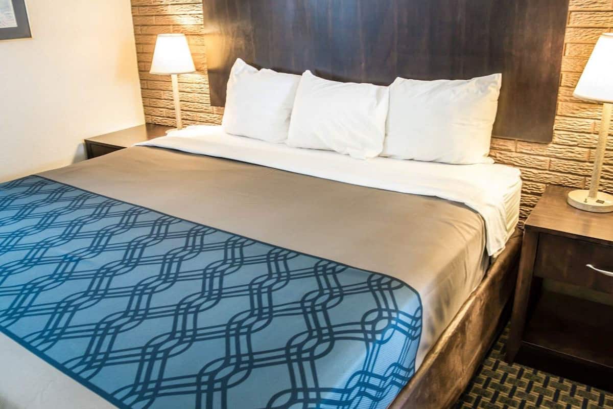 room, 1 queen bed, accessible, non smoking | free wifi, bed sheets