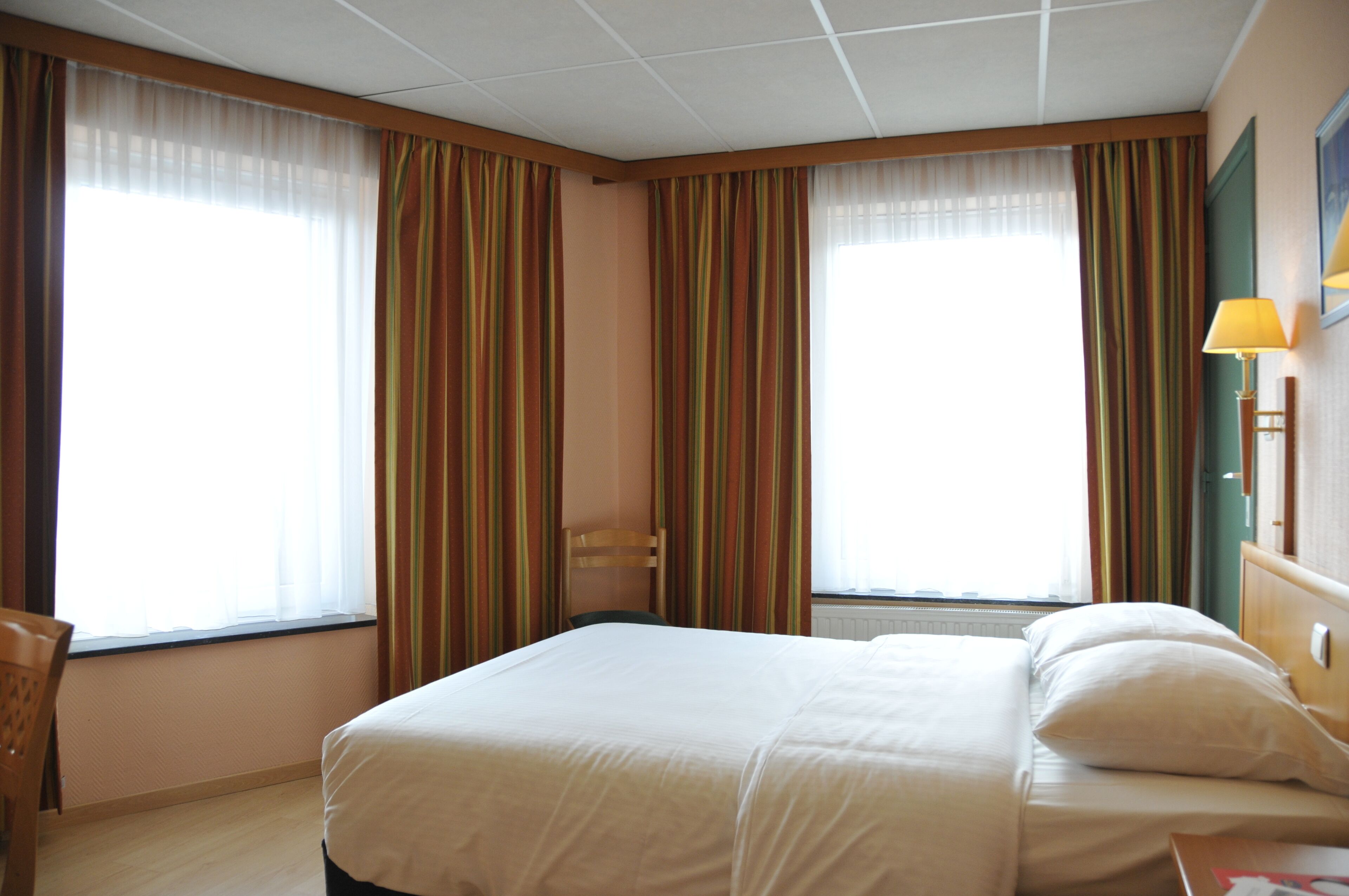 Select Comfort beds, in-room safe, desk, soundproofing