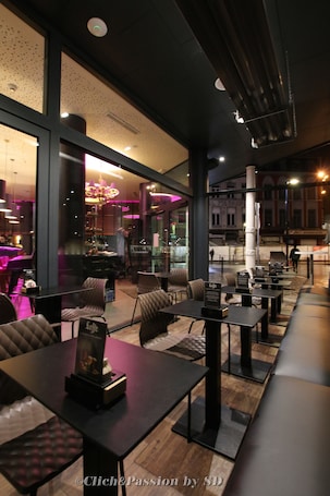 Bar (en la propiedad). Hôtel de l'Univers Liège