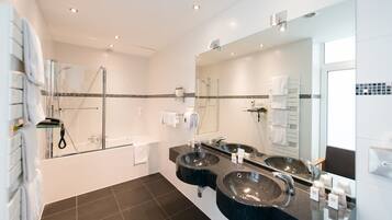 Select Comfort beds, in-room safe, desk, soundproofing