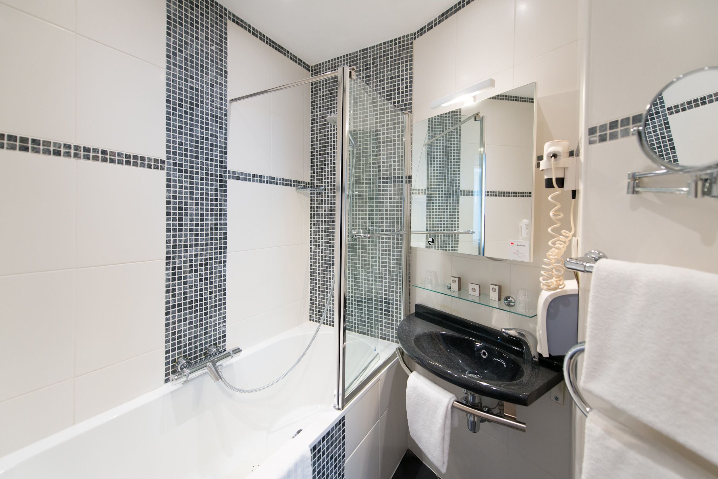 economy twin room | select comfort beds, in-room safe, desk, soundproofing