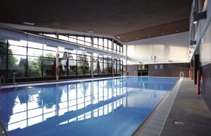 Indoor pool, pool loungers - Macdonald Forest Hills Hotel & Spa (Stirling)