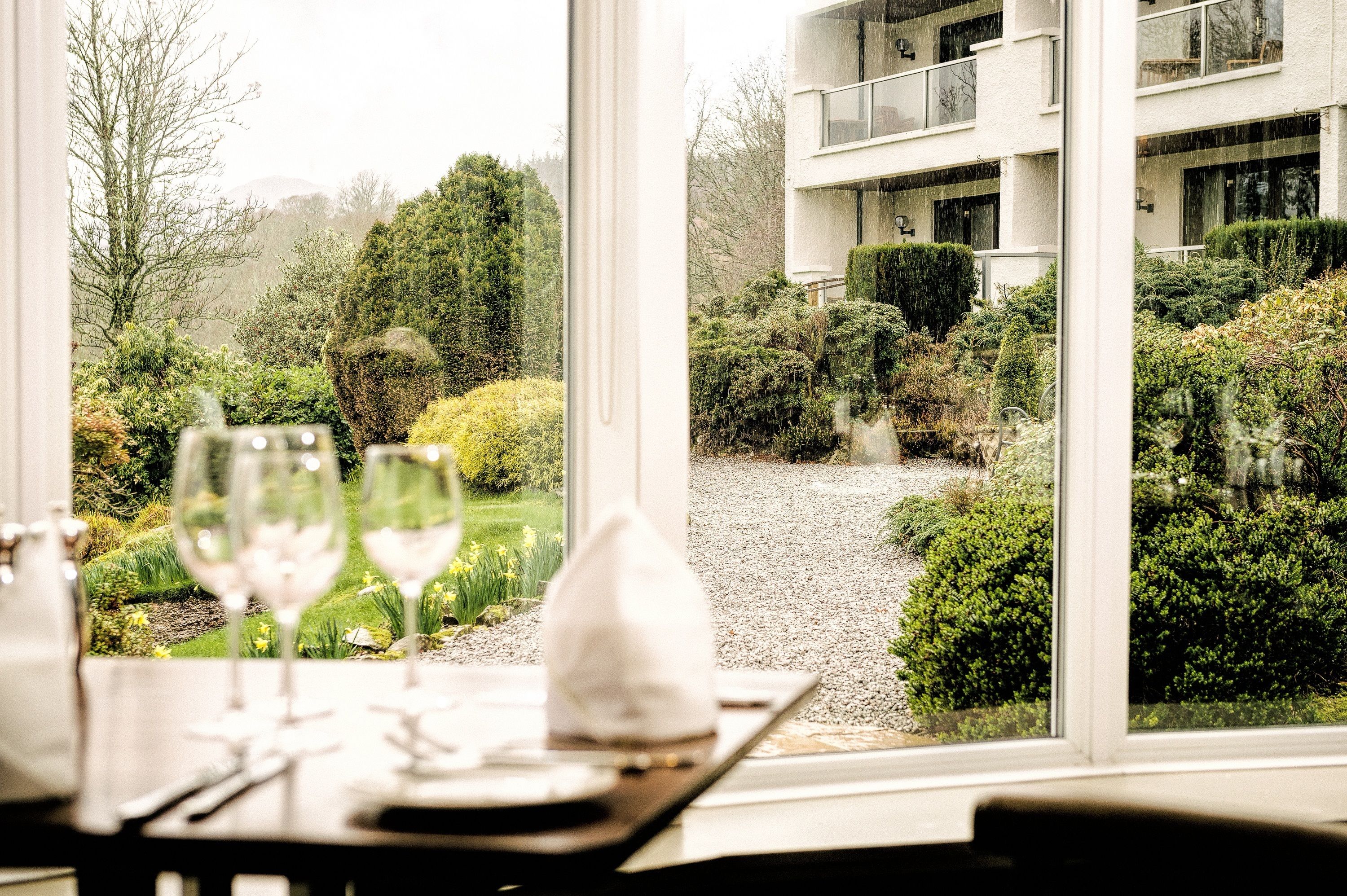 2 restaurants, breakfast, lunch, dinner served; regional cuisine