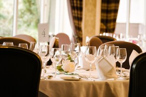2 restaurants, breakfast, lunch, dinner served; Regional cuisine
