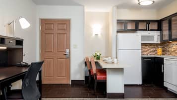 Coffee/tea maker, full-sized fridge, microwave, stovetop