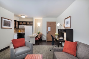 Coffres-forts dans les chambres, bureau, fer et planche à repasser