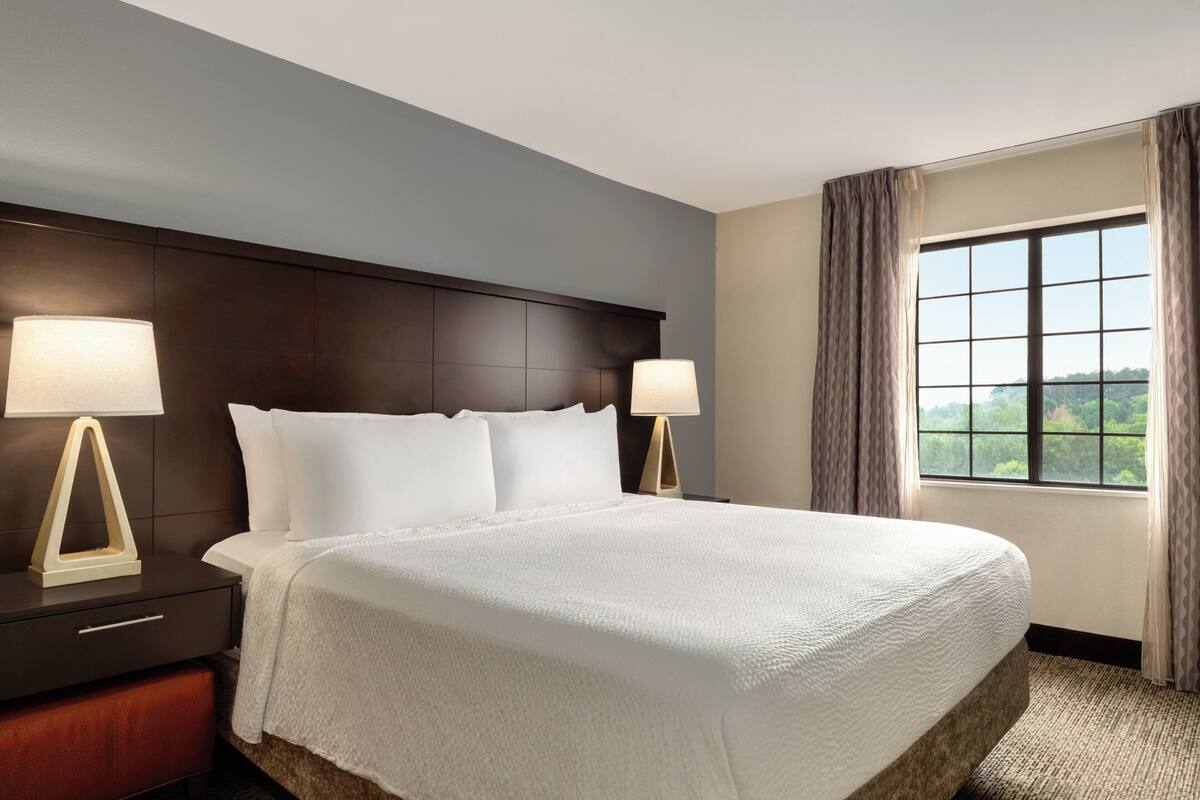 Studio Suite, 1 King Bed, Kitchen