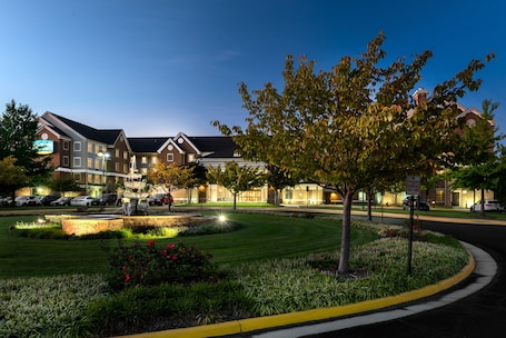 Fachada. Staybridge Suites Chantilly - Dulles Airport by IHG