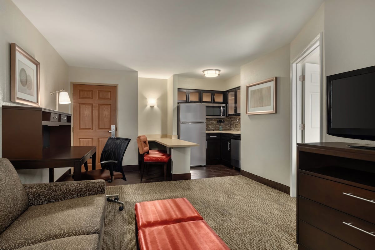 In-room safe, desk, iron/ironing board, free WiFi