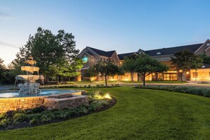 A hotel with a fountain, well-maintained lawn, and a sign indicating Staybridge.