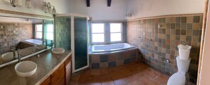 Casa familiar | Bany | Dutxa, tovalloles, sabó i xampú
