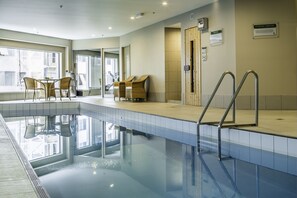Indoor pool - Bolton Hotel (Wellington)