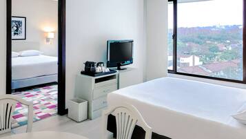 Family Suite | Minibar, in-room safe, desk, blackout drapes