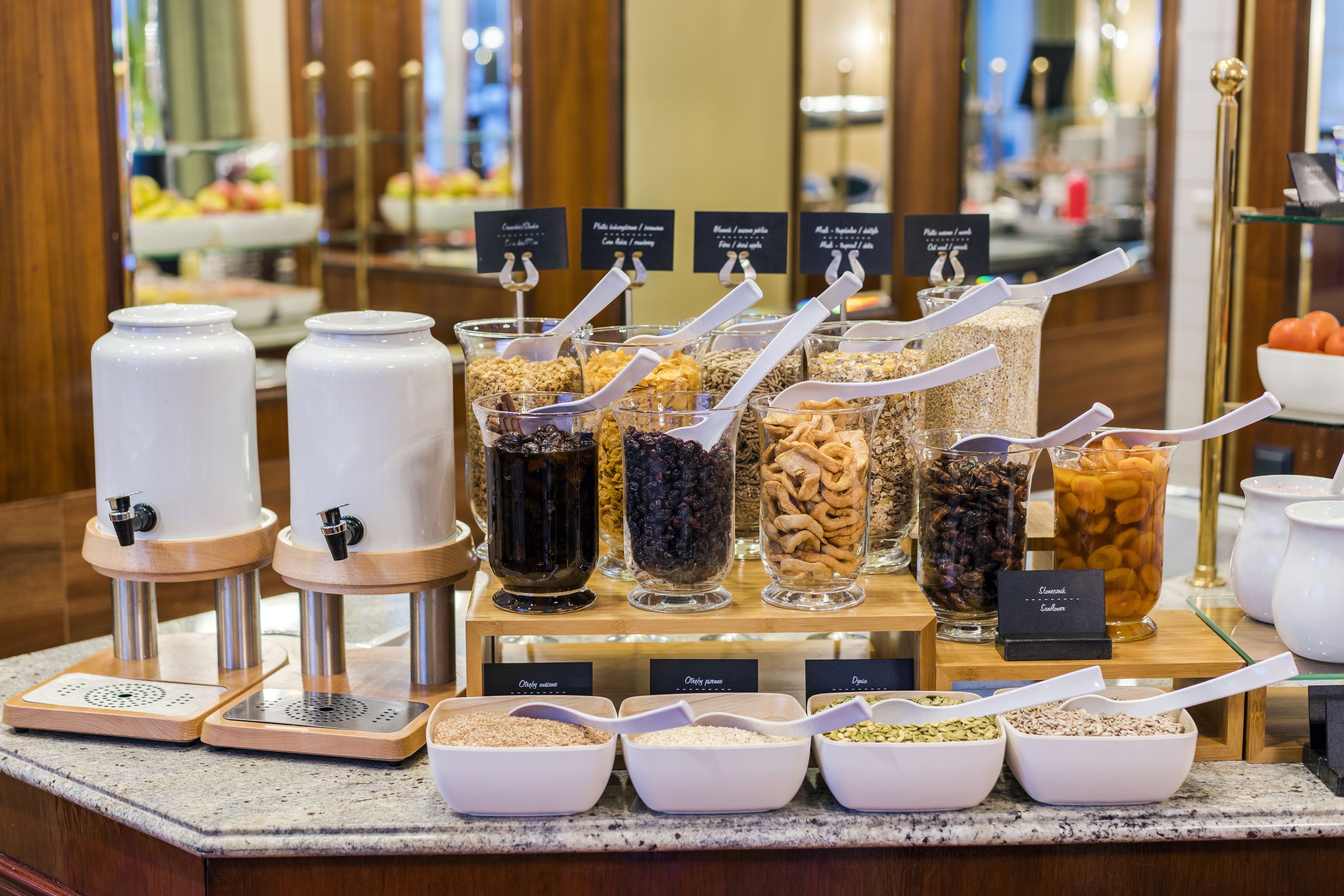 daily buffet breakfast (pln 90 per person)