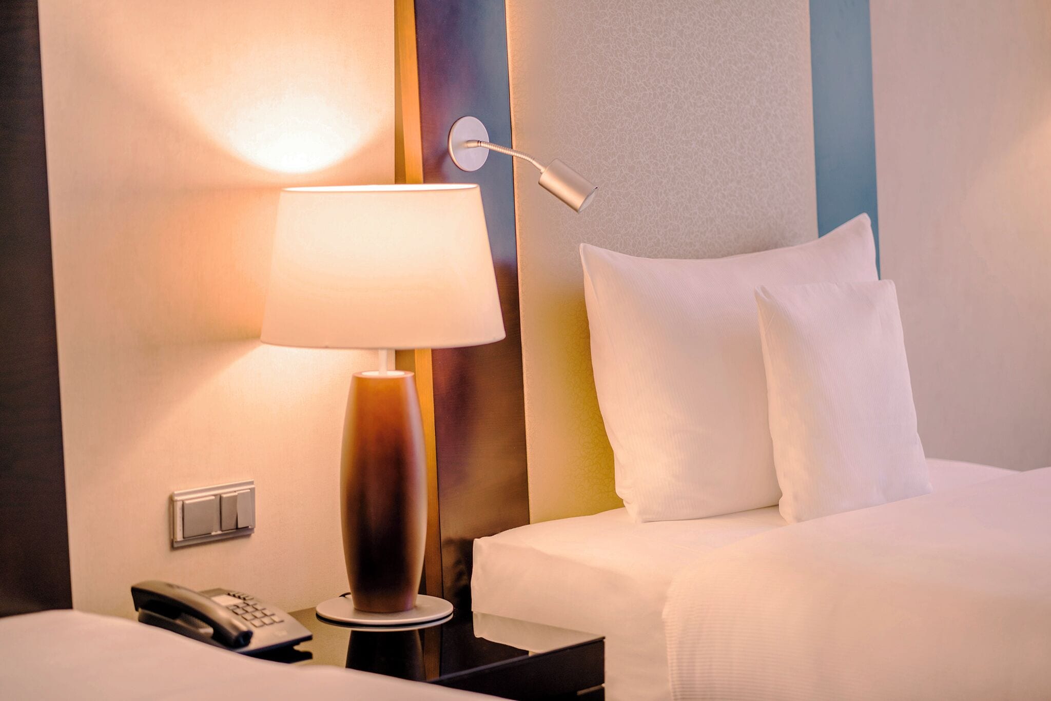 Hypoallergeen beddengoed, een minibar, een kluis op de kamer, een bureau