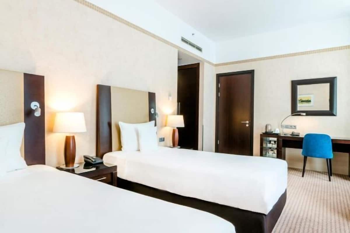 Hypo-allergenic bedding, minibar, in-room safe, desk