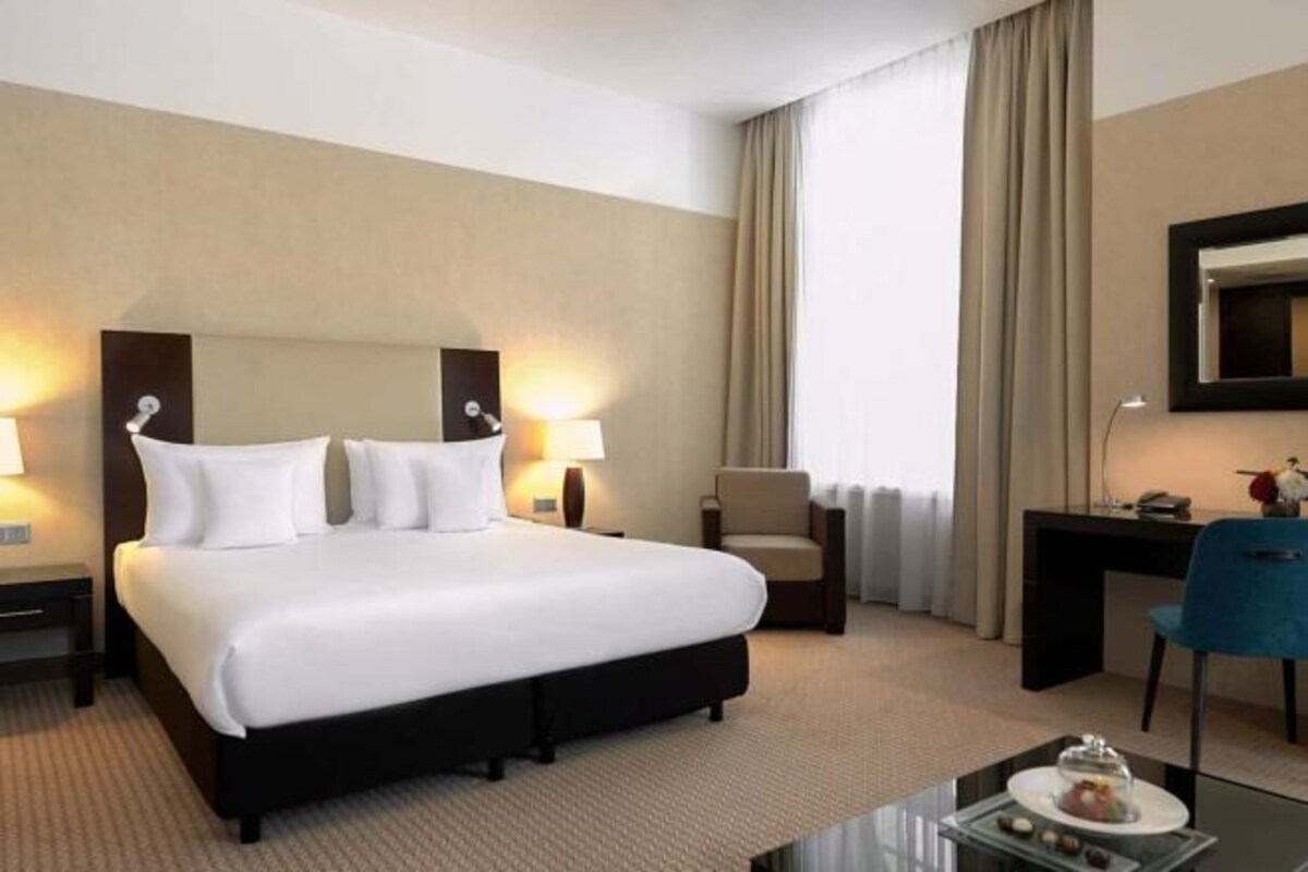 Deluxe Business Room