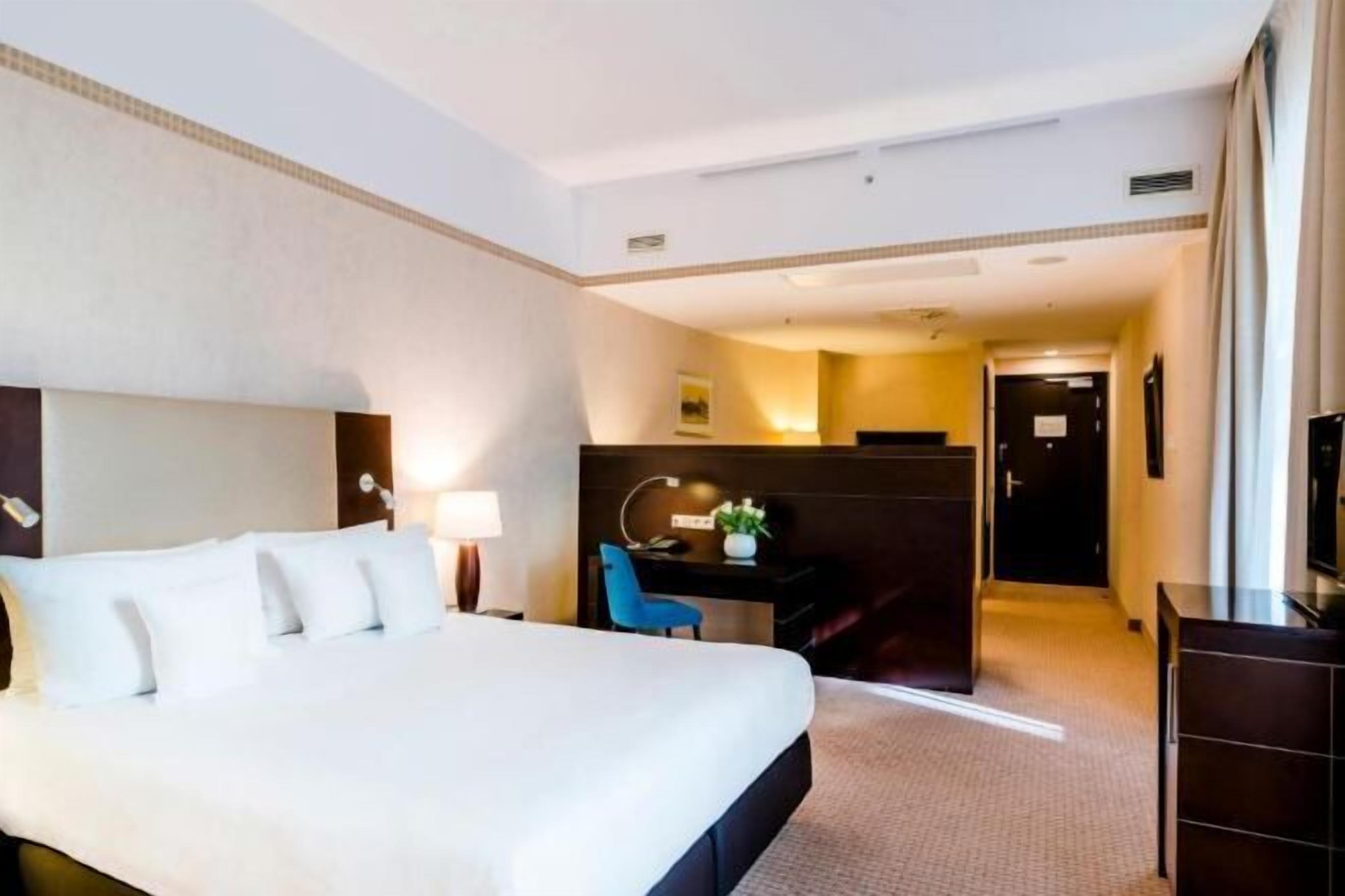 Ropa de cama hipoalergénica y minibar 