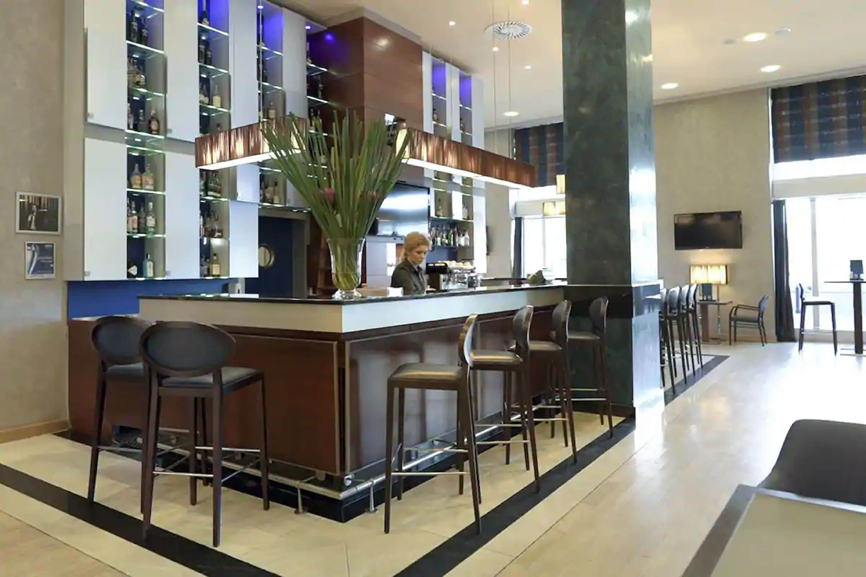 Desayuno buffet diario (PLN 110 por persona)