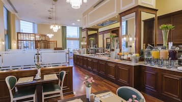 Colazione a buffet, servita tutte le mattine (110 PLN a persona)