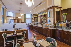 Daily buffet breakfast (PLN 110 per person)