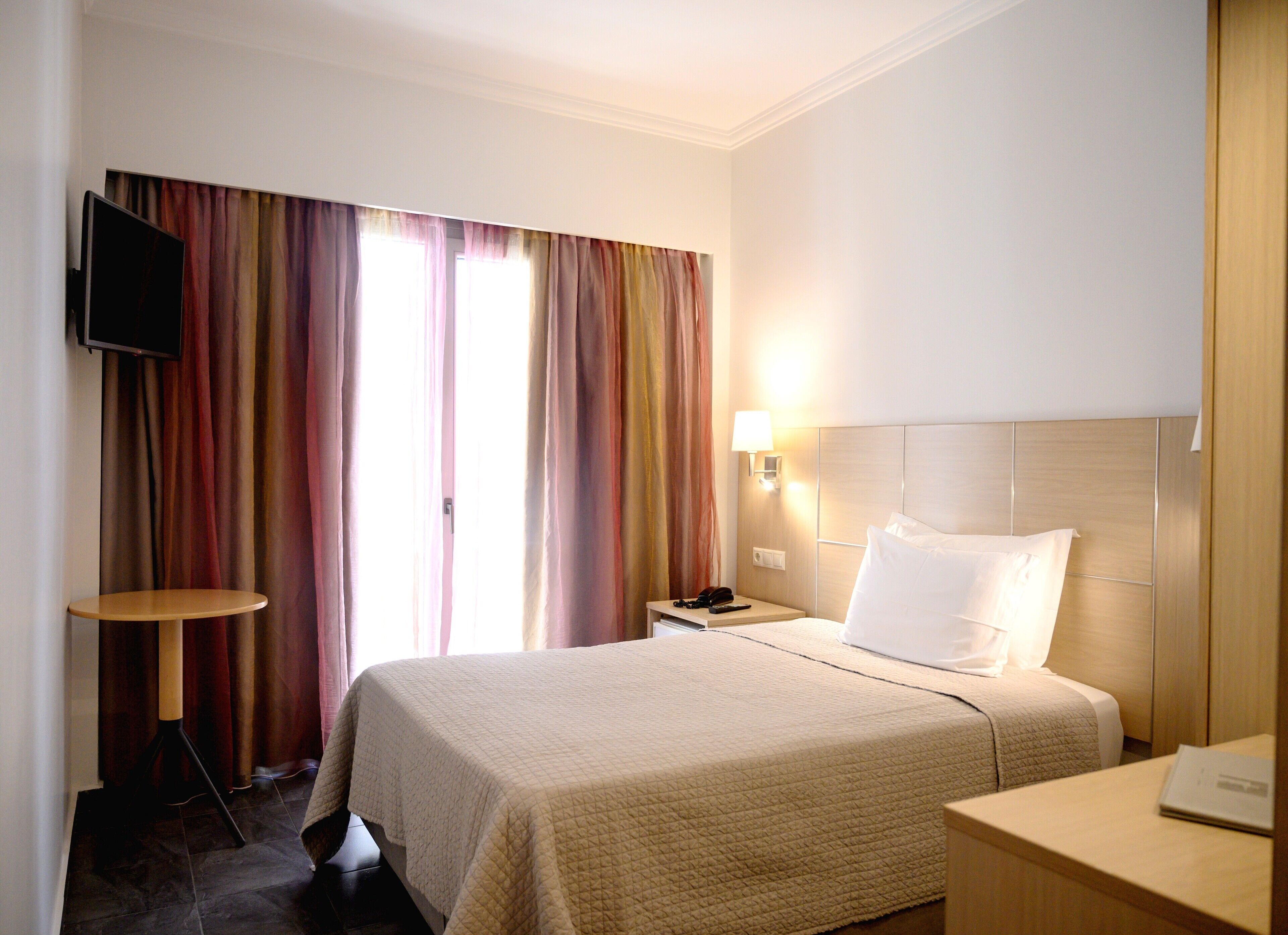 single room | egyptian cotton sheets, premium bedding, down duvets, in-room safe