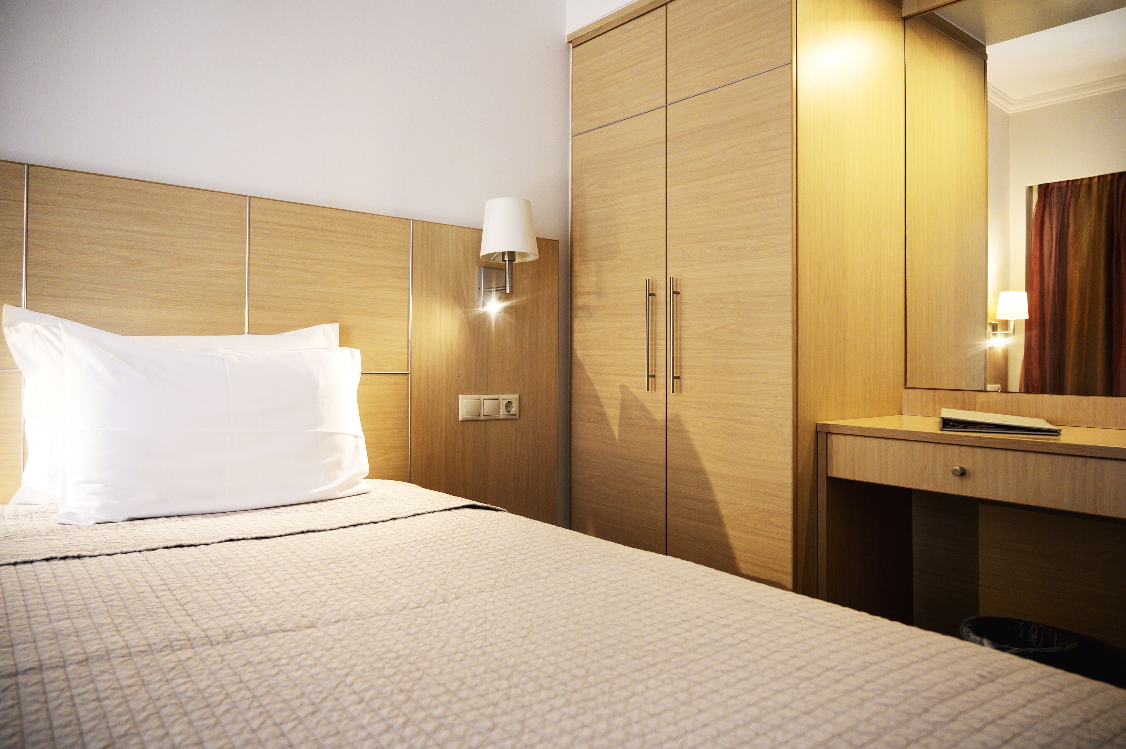 egyptian cotton sheets, premium bedding, down duvets, in-room safe