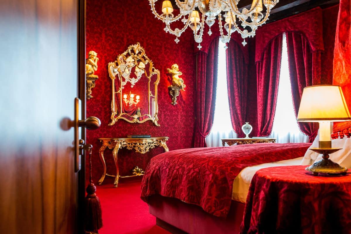 Concept Room | Down duvets, minibar, in-room safe, individually decorated