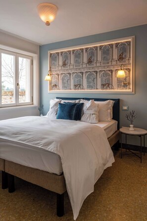 Apartment (Cariatidi) | Down comforters, minibar, in-room safe, individually decorated - Ca Maria Adele (Venice)