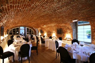 Lunch and dinner served, French cuisine