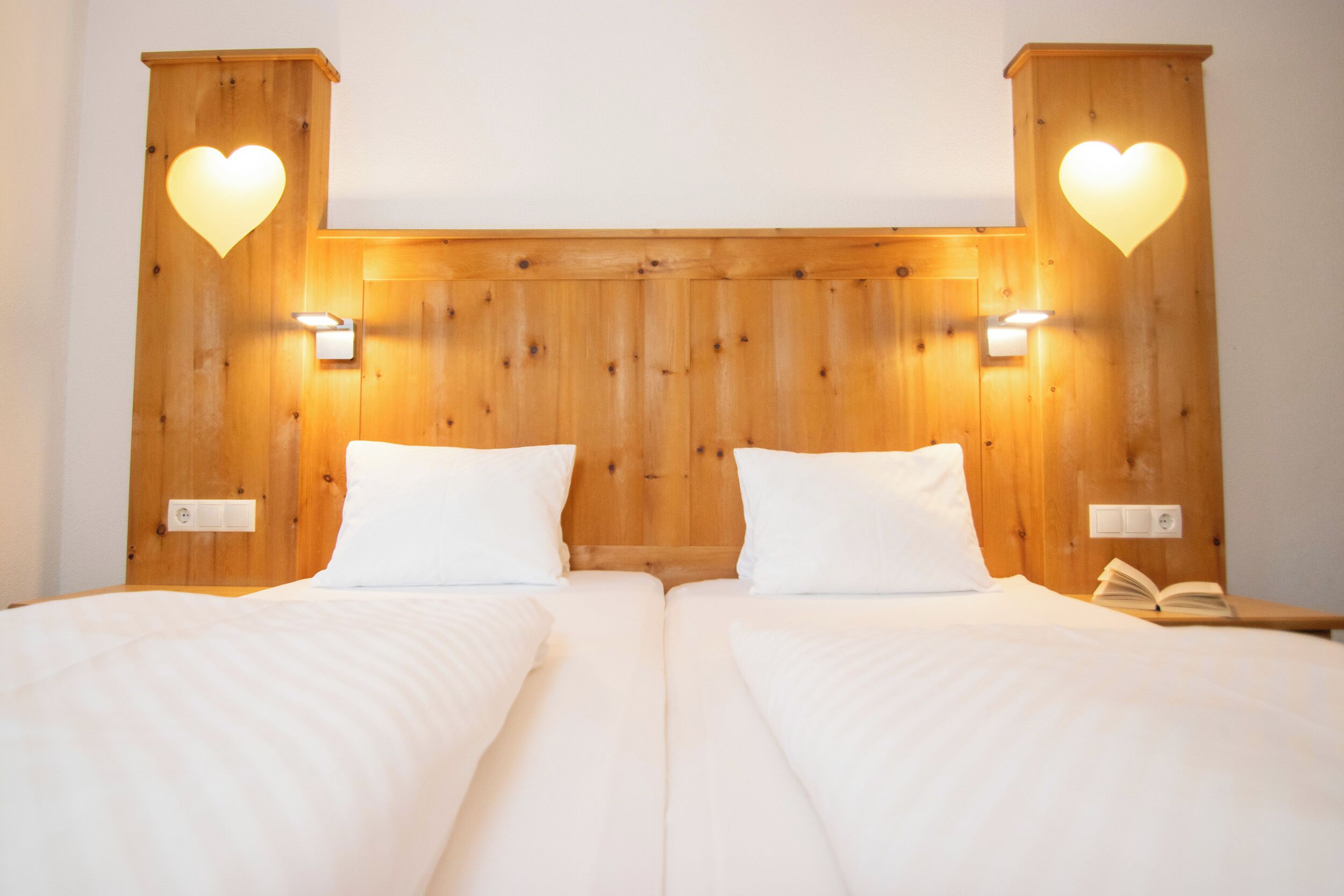 Hypo-allergenic bedding, in-room safe, desk, laptop workspace