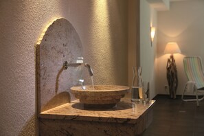 Sauna, hot tub, steam room - Hotel Waldhof (Oetz)