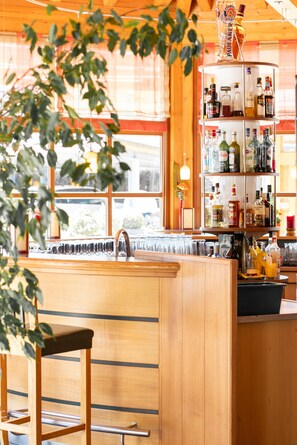 Bar (on property) - Hotel Waldhof (Oetz)