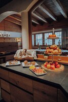 Free daily buffet breakfast